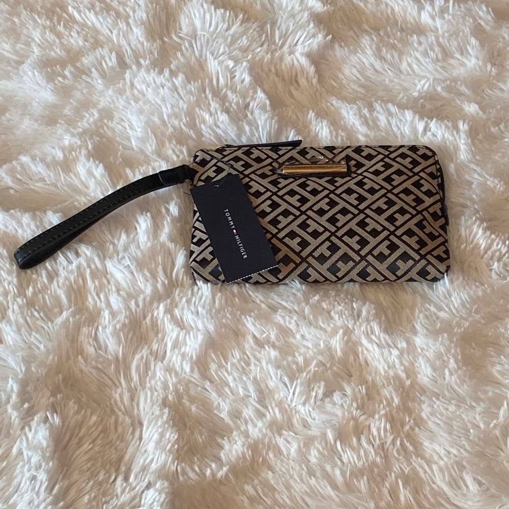 NWT Tommy Hilfiger Signature Jacquard Logo